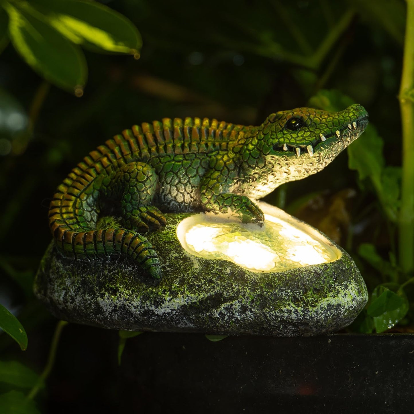 Garden Statue Dragonfly,Solar Dragonfly Decor for Outdoor,Resin Dragonflies Figurine with Solar Light for Patio,Balcony,Yard,Lawn Ornament,Perfect Garden Gift