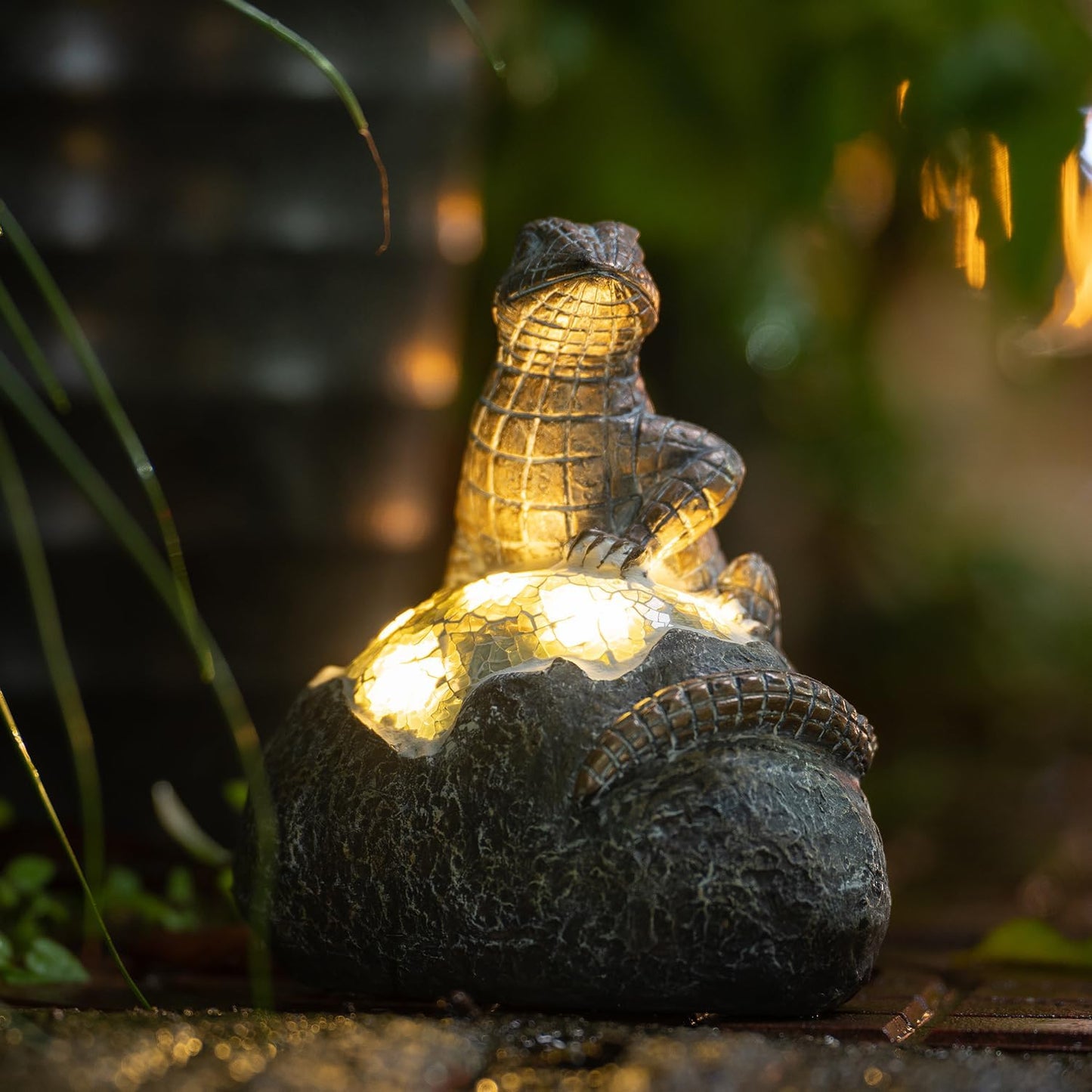 Garden Statue Dragonfly,Solar Dragonfly Decor for Outdoor,Resin Dragonflies Figurine with Solar Light for Patio,Balcony,Yard,Lawn Ornament,Perfect Garden Gift