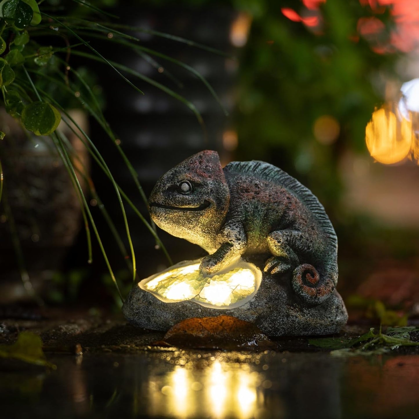 Garden Statue Dragonfly,Solar Dragonfly Decor for Outdoor,Resin Dragonflies Figurine with Solar Light for Patio,Balcony,Yard,Lawn Ornament,Perfect Garden Gift