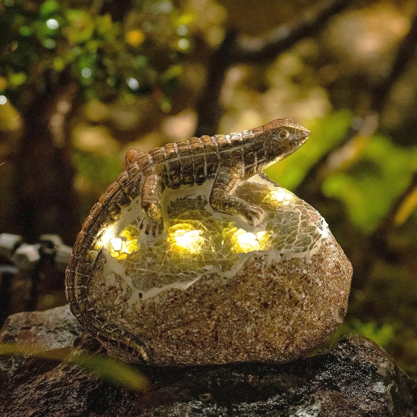 Garden Statue Dragonfly,Solar Dragonfly Decor for Outdoor,Resin Dragonflies Figurine with Solar Light for Patio,Balcony,Yard,Lawn Ornament,Perfect Garden Gift