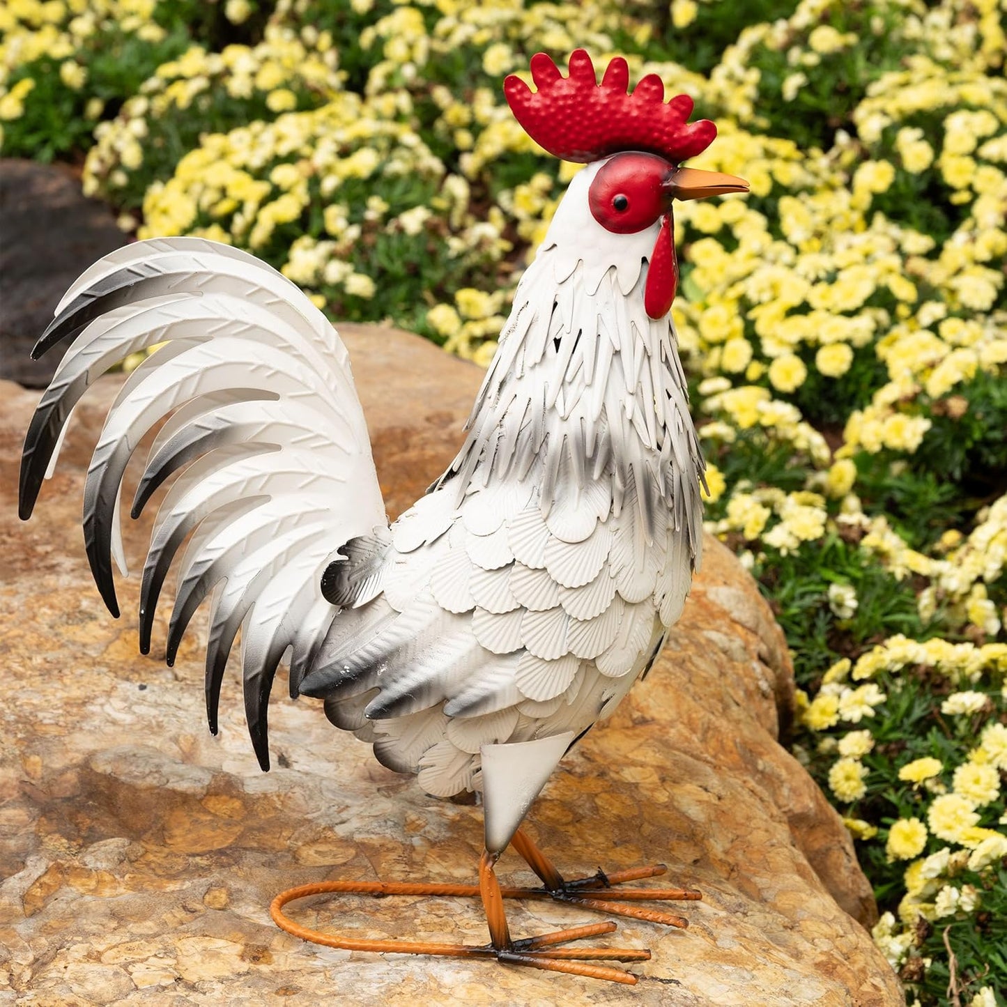 TERESA'S COLLECTIONS Garden Decor, White Rooster Garden Decor, Waterproof Metal Garden Statue, 17.5", Rooster Gifts, Garden Gifts for Women Mom Dad, Indoor/Outdoor